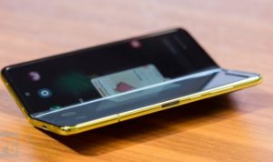 641422-galaxy-fold-14-640x360