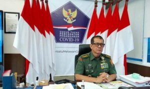 kepala-bnpb-letjen-tni-doni-monardo-mengenakan-seragam-militer-lengkap (1)